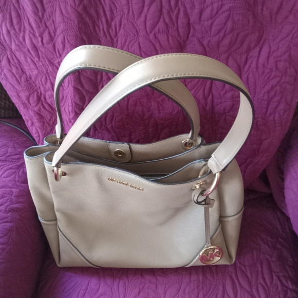 π MICHAEL KORS PURSE π - Picture 4 of 4